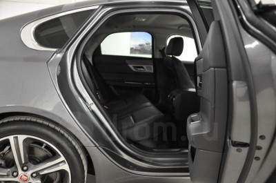 Jaguar XF 2.0 AT (240 л. с.) Prestige