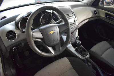 Chevrolet Cruze 1.6 MT (109 л. с.)
