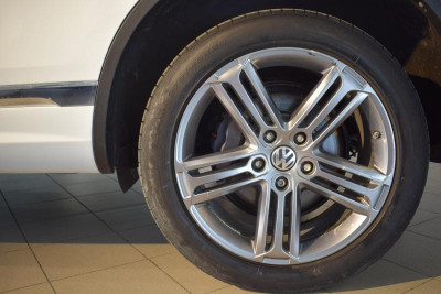 Volkswagen Touareg 3.0 TDI Tiptronic 4Motion (245 л. с.) R-line