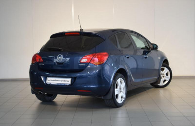 Opel Astra 1.4 Turbo AT (140 л. с.)