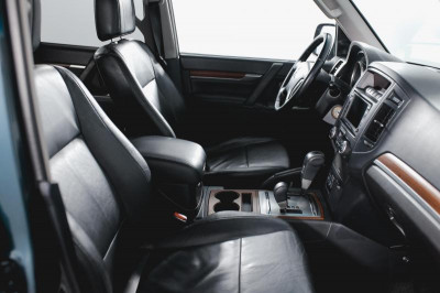 Mitsubishi Pajero 3.8 AT (250 л. с.)