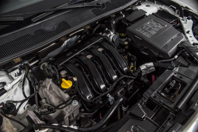 Renault Fluence 1.6 AT (110 л. с.)