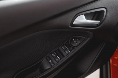Ford Focus 1.6 PowerShift (105 л. с.)