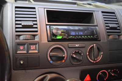 Volkswagen Transporter 2.5 TDI Kombi L MT (130 л. с.)