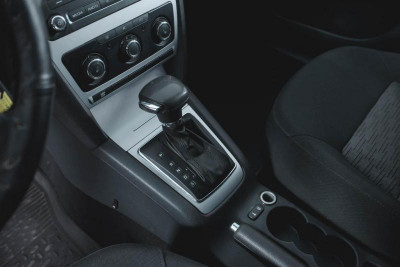 ŠKODA Octavia 1.6 AT (102 л. с.)