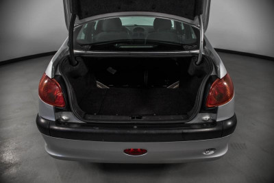 Peugeot 206 1.4 MT (75 л. с.)