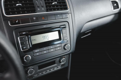 Volkswagen Polo 1.6 Tiptronic (105 л. с.)