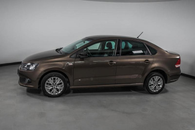 Volkswagen Polo 1.6 Tiptronic (105 л. с.)