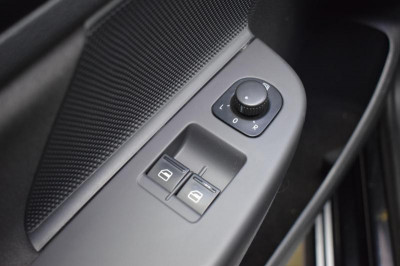 Volkswagen Golf 1.6 MT (102 л. с.)