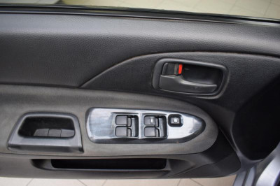 Mitsubishi Lancer 1.6 MT (98 л. с.)