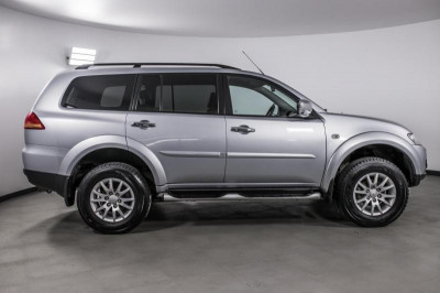 Mitsubishi Pajero Sport 2.5 DI-D AT AWD (178 л. с.)