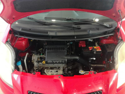Toyota Yaris 1.3 AT (87 л. с.)