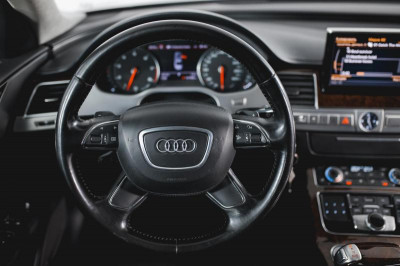 Audi A8 4.2 FSI L quattro tiptronic (372 л. с.)