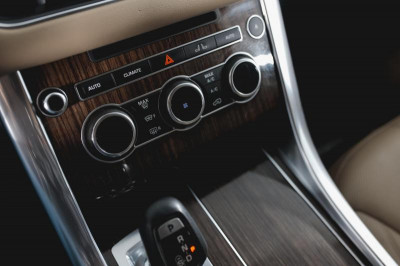 Land Rover Range Rover Sport 3.0 TDV6 AT AWD (249 л. с.) SE