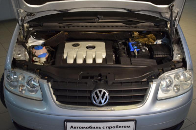 Volkswagen Touran 2.0 TDI MT (140 л. с.)