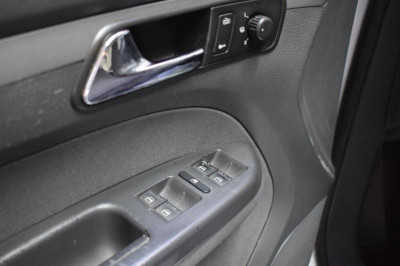 Volkswagen Touran 2.0 TDI MT (140 л. с.)