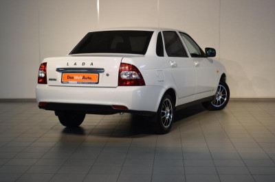 LADA Priora 1.6 MT (87 л. с.) Standard