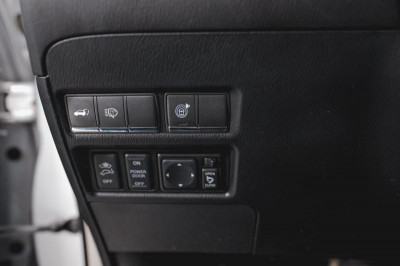 Nissan Patrol 5.6 AT 4WD (405 л. с.)