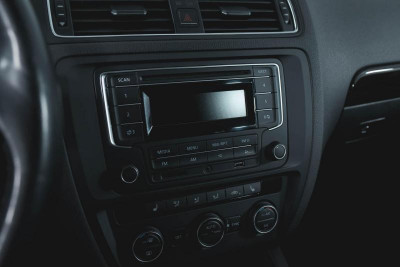 Volkswagen Jetta 1.6 MPI AT (105 л. с.)