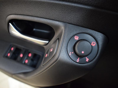 Volkswagen Polo 1.6 MPI AT (110 л. с.) Connect