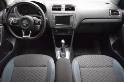 Volkswagen Polo 1.6 MPI MT (110 л. с.)