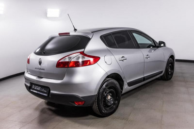 Renault Megane 1.6 MT (100 л. с.)