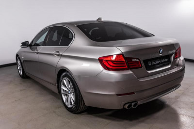 BMW 5 серия 528i AT (245 л. с.)