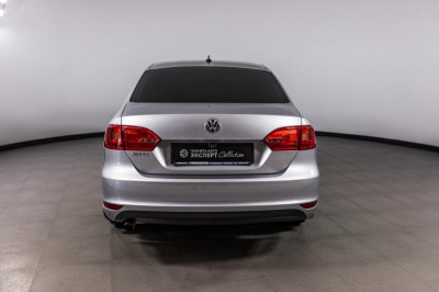 Volkswagen Jetta 1.6 AT (105 л. с.)