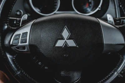 Mitsubishi Outlander 2.4 CVT 4WD (170 л. с.)