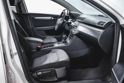 Volkswagen Passat 1.8 TSI DSG (152 л. с.)