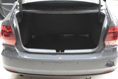 Volkswagen Polo 1.6 MPI MT (110 л. с.) Trendline