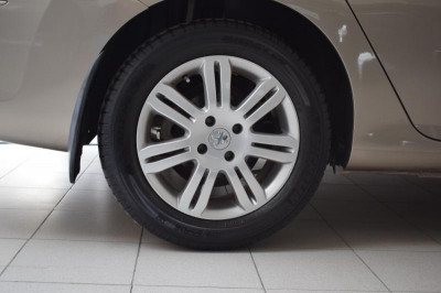 Peugeot 408 1.6 HDI MT (114 л. с.)