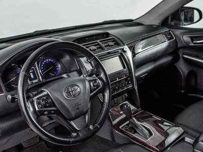 Toyota Camry 2.5 AT (181 л. с.)