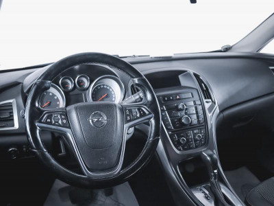 Opel Astra 1.6 Turbo AT (180 л. с.)