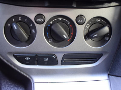 Ford Focus 1.6 MT (105 л. с.)