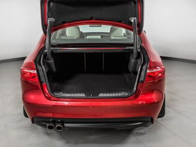 Jaguar XF 2.0 D AT AWD (180 л. с.)