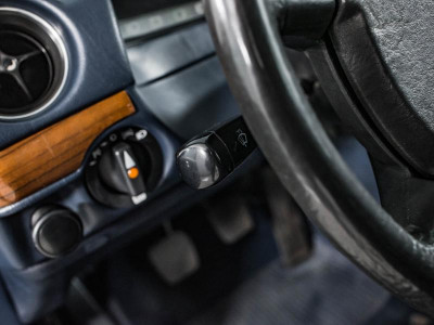 Mercedes-Benz W123 230 2.0 MT (136 л.с.)
