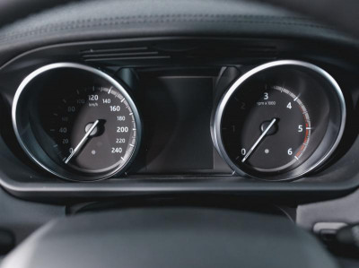 Land Rover Discovery 3.0 TDV6 AT 4WD (249 л.с.)