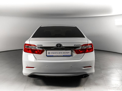 Toyota Camry 2.5 AT (181 л. с.)