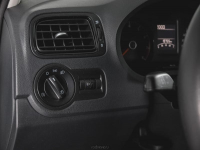 Volkswagen Polo 1.6 MPI MT (110 л. с.)