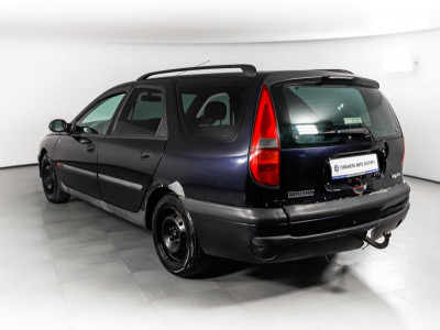 Renault Laguna 1.6 MT (107 л.с.)