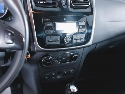 Renault Sandero 1.6 AT (102 л. с.)
