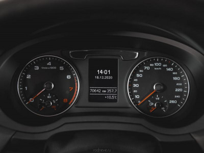 Audi Q3 2.0 AT (180 л.с.) 4WD