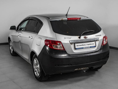 Geely Emgrand EC7 1.8 MT (126 л. с.)