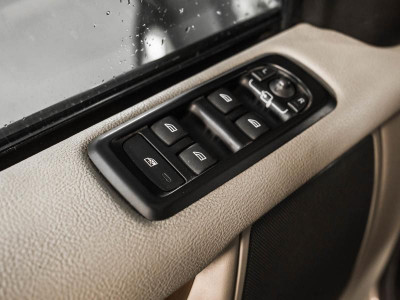 Land Rover Discovery 3.0 TD AT (245 л. с.)