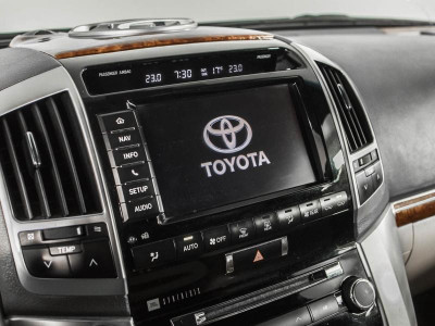 Toyota Land Cruiser 4.6 AT 4WD (7 мест) (309 л. с.)