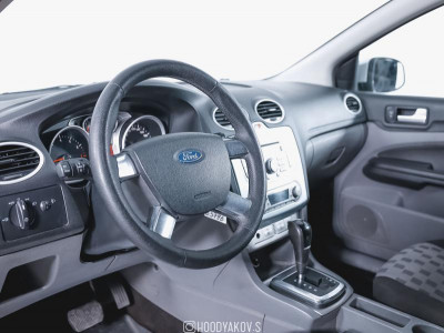 Ford Focus 1.6 AT (101 л. с.)