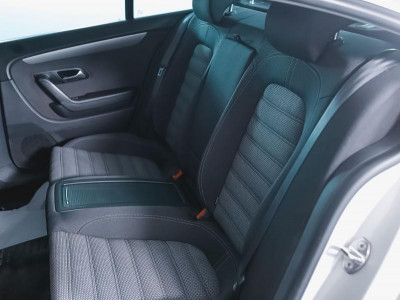 Volkswagen Passat CC 2.0 TDI MT (140 л. с.)