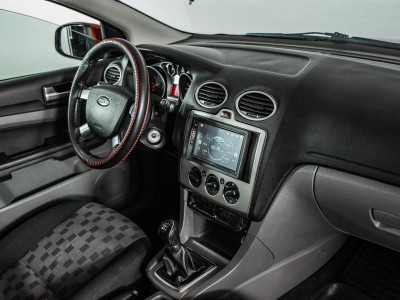 Ford Focus 1.6 MT (101 л. с.)