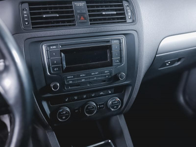 Volkswagen Jetta 1.6 MPI MT (105 л. с.)